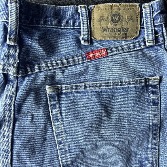 Wrangler Men’s Relaxed Fit Denim Shorts 34x32 Light Wash Distressed - Picture 3 of 8